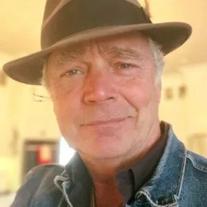 john-schneider-slams-beyonce’s-new-country-song-and-compares-her-to-a-urinating-dog-–-this-is-why